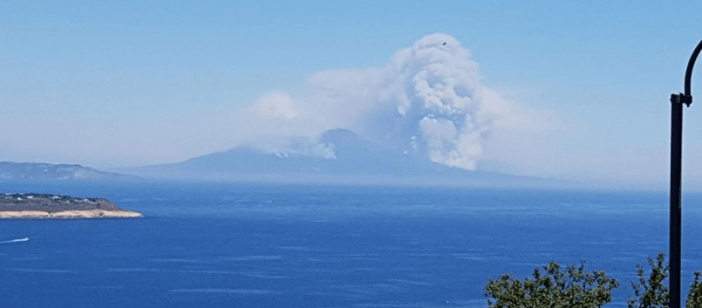 Σύννεφο καπνού θυμίζει άγριο ανθρώπινο πρόσωπο (φωτό,βίντεο)